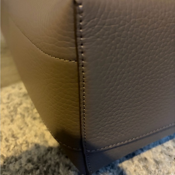 Cuyana Oversized Linea Bucket Bag - Picture 10 of 13